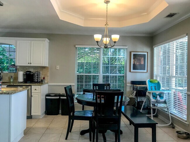Building Photo - Available now! Evans Home in Greenbrier School District!