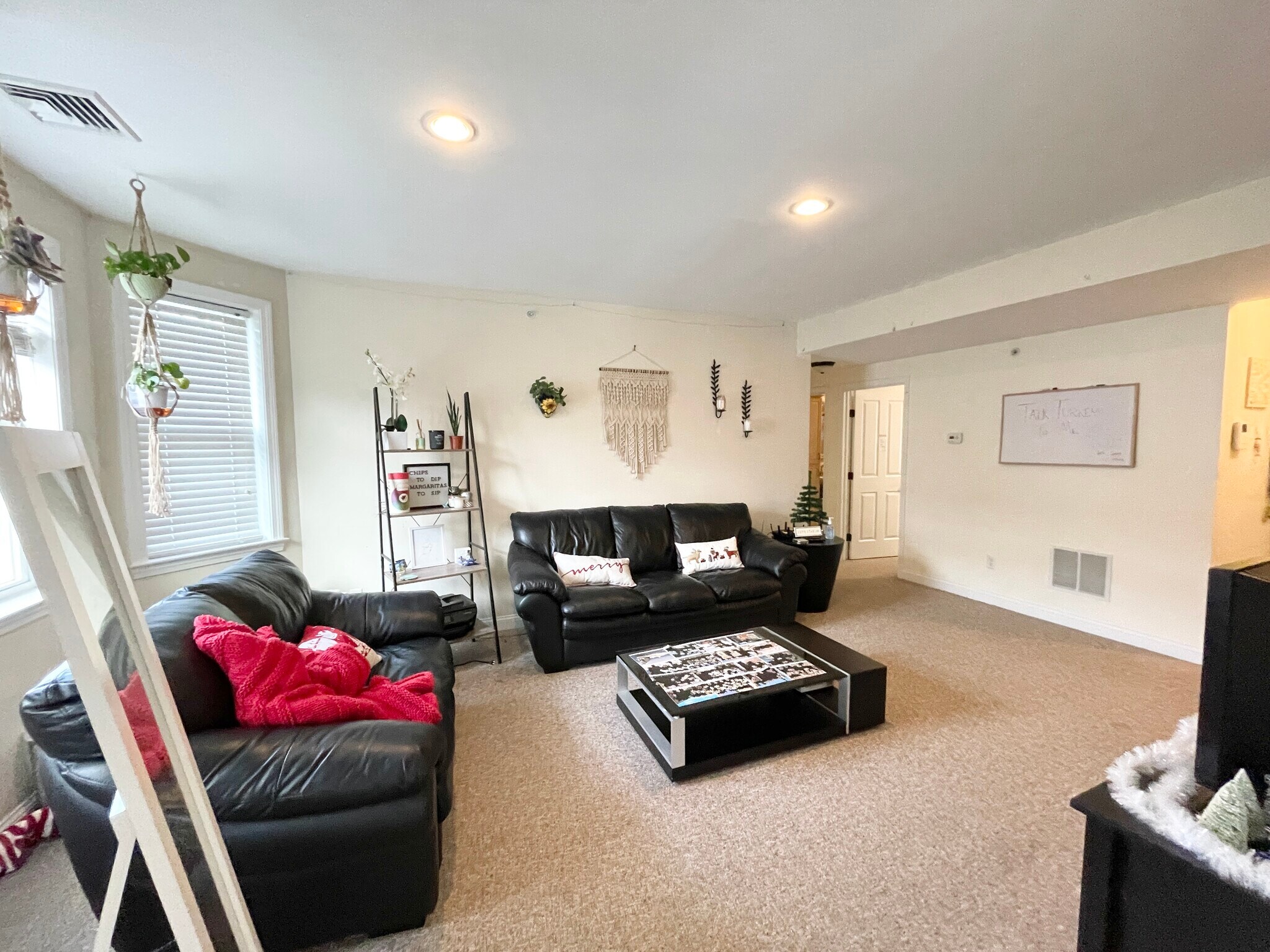 Building Photo - 99 Hillside St