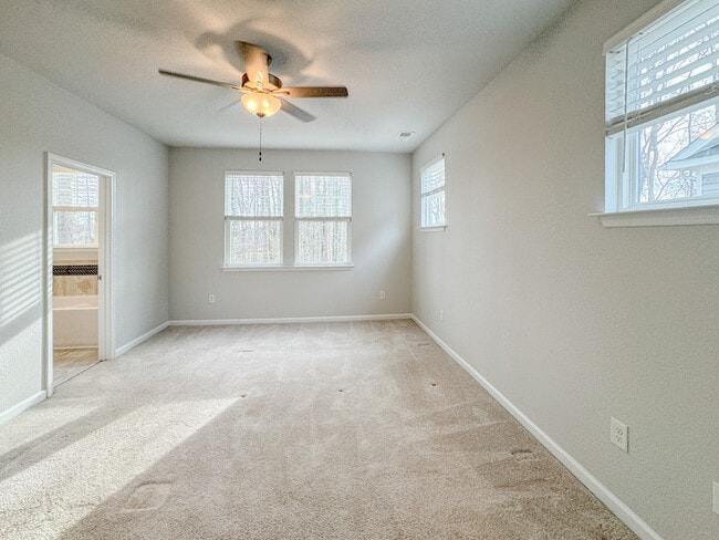 Building Photo - RENOVATED 4 BEDROOM/3 BATH IN VIRGINIA BEACH! READY FOR RENT!!