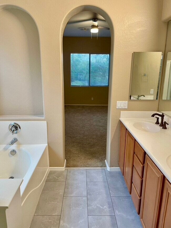 Building Photo - 2916 W Windsong Dr