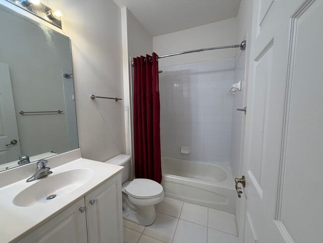Building Photo - 3205 Brookfield Dr