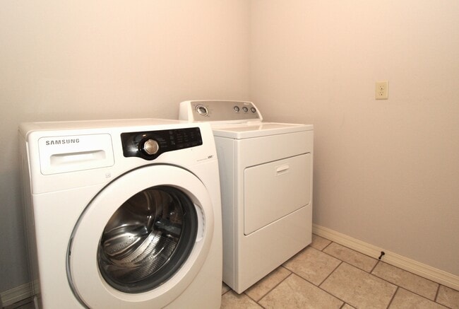 Building Photo - 3038 W Verona Ln