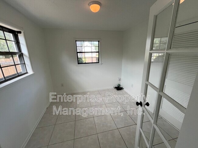 Building Photo - 1764 Chertsy Dr