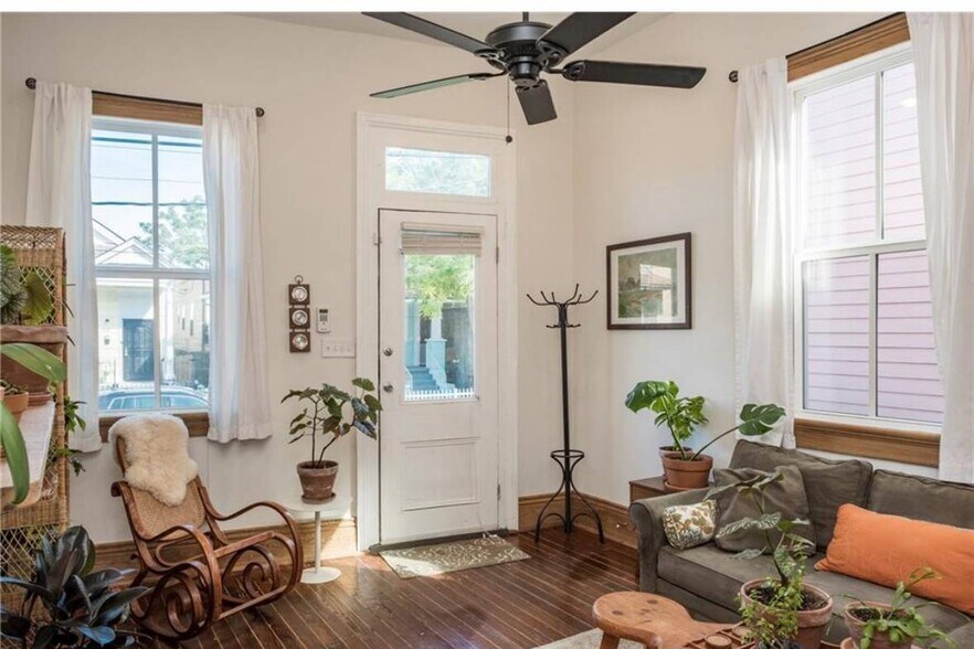 Building Photo - 620 S Lopez St