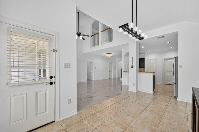 Building Photo - 2019 Argos Dr
