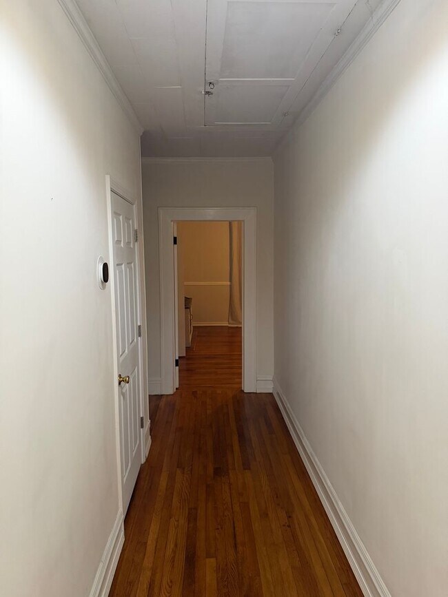 Building Photo - 3 bed 2 bath in Historic Downtown Troy