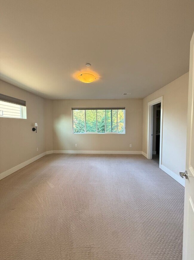Building Photo - Modern 4 Bed, 3.5 Bath Lynnwood Home – Pri...