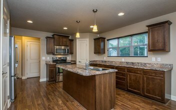Building Photo - 3500 Park Side Dr