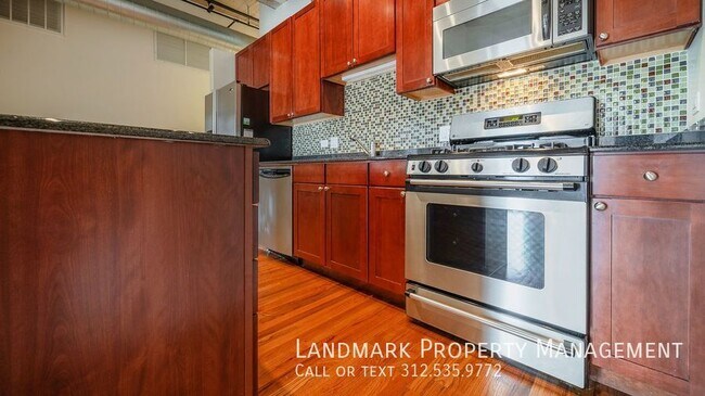 Building Photo - 758 N Larrabee St