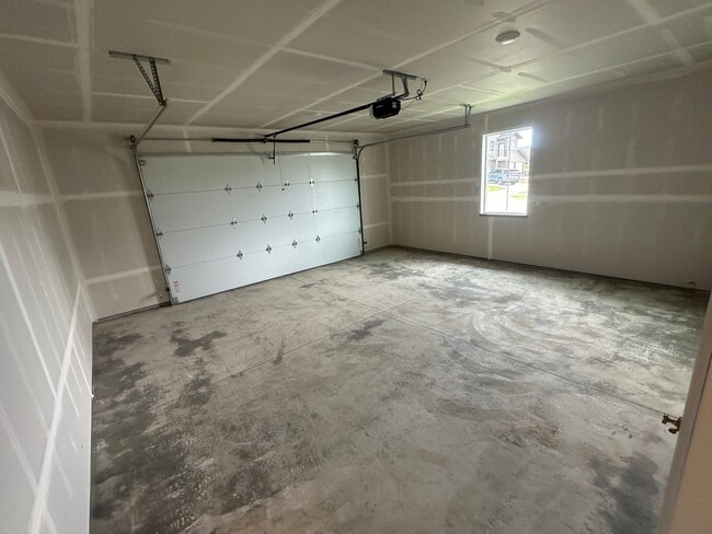 Building Photo - New 3 bed 3 bath w/garage for Rent - Kalispell Townhouse
