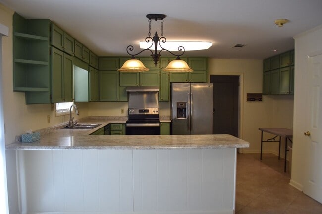 Building Photo - Three Bedroom Two Bath outside Eglin Gates