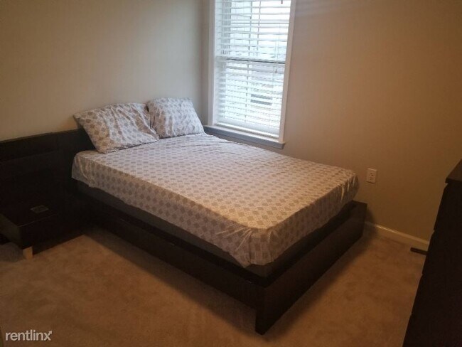 Building Photo - 4 br, 3.5 bath Townhome - 4 Woodcrest Dr SE