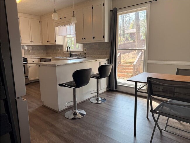 Building Photo - 1424 Shadowbrook Dr