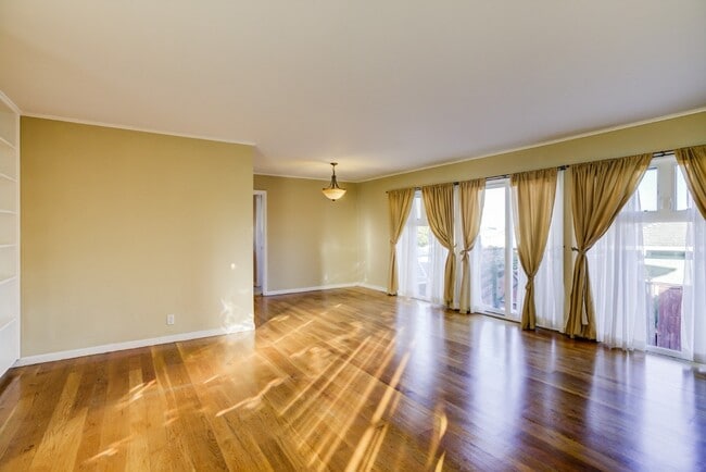 Building Photo - 13 Hermosa Ln