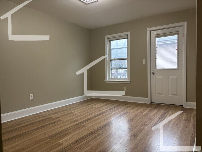 Building Photo - HUge 7 bed in Allston