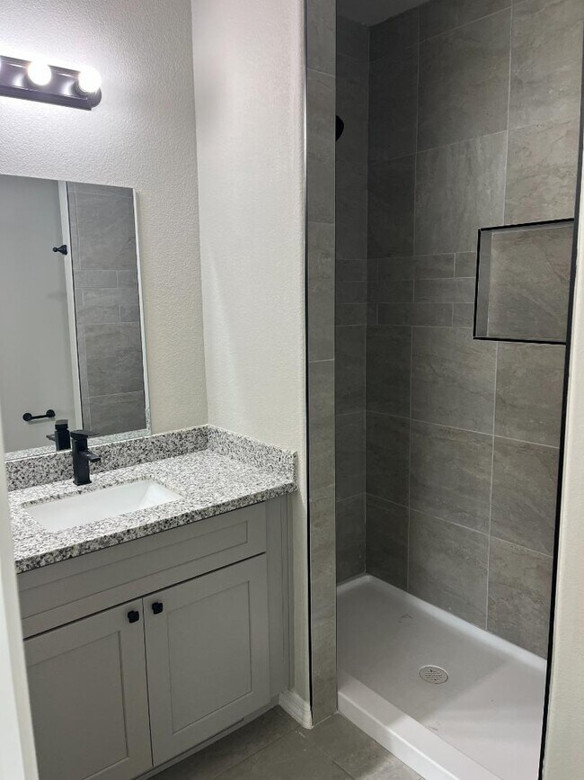 Building Photo - 10615 E 45th Pl