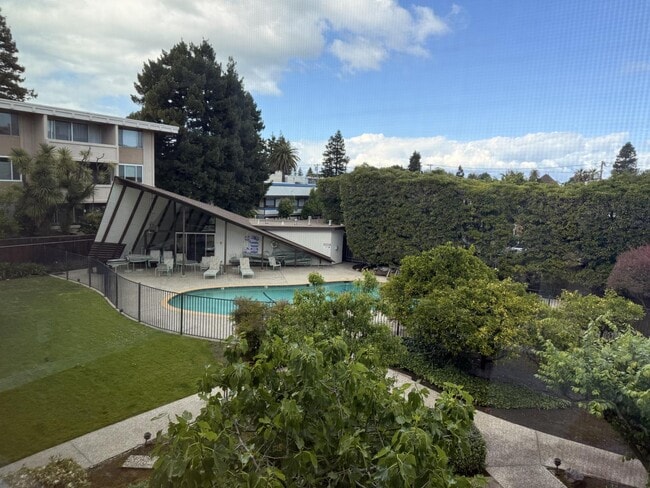 Building Photo - 200 Elm St