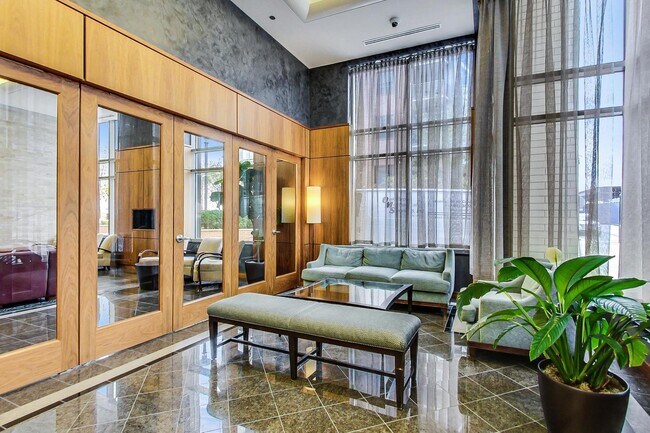 Building Photo - 420 E Waterside Dr