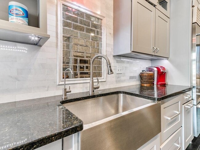 Building Photo - 115 NE 3rd St