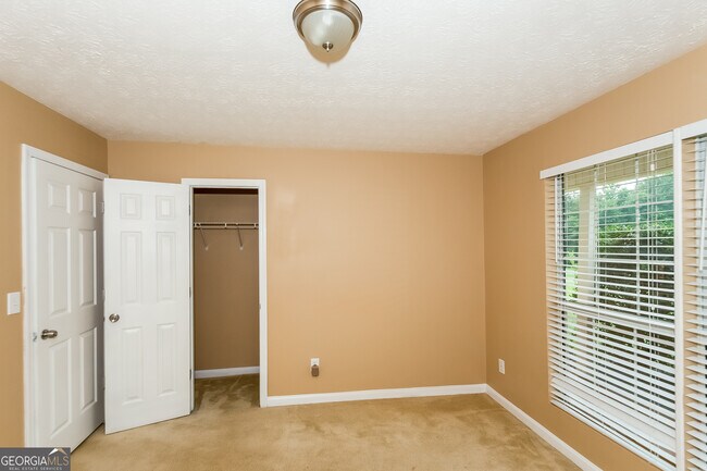 Building Photo - 159 Livingston Ln