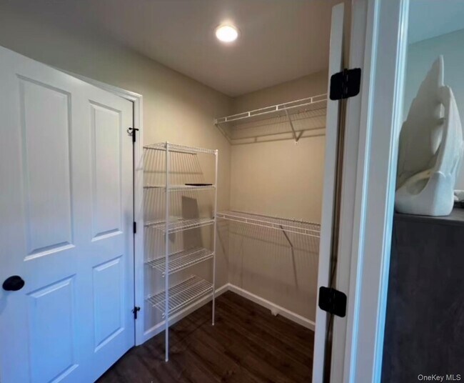 Building Photo - 118 Plains Rd