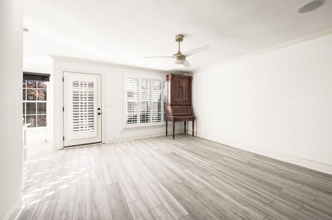 Building Photo - Awesome 4BR/3BA end-unit townhouse in the desirable River Plantation neighborhood!