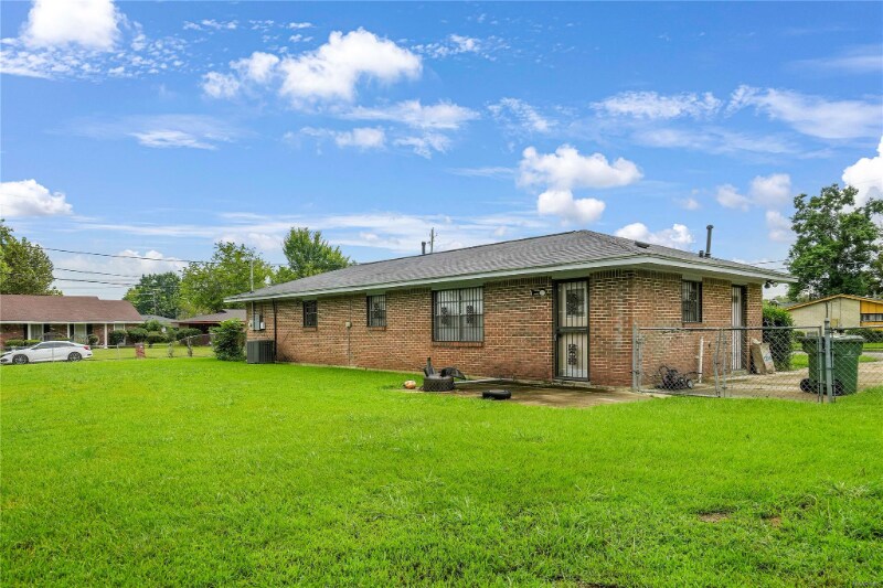 Building Photo - 5302 Connie Cir