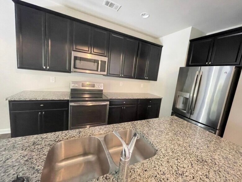 Building Photo - 1526 Brookmere Way
