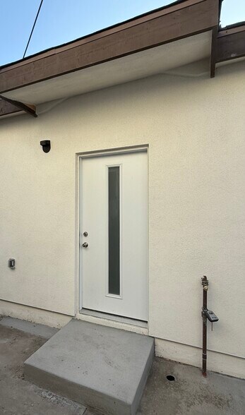 Building Photo - 3877 S Van Ness Ave