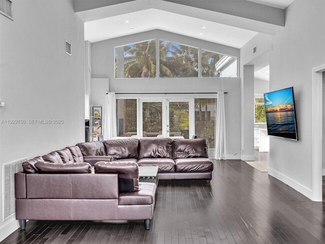 Building Photo - 20120 NE 25th Ct