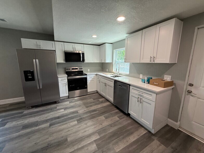 Building Photo - 2601 Dairy Rd