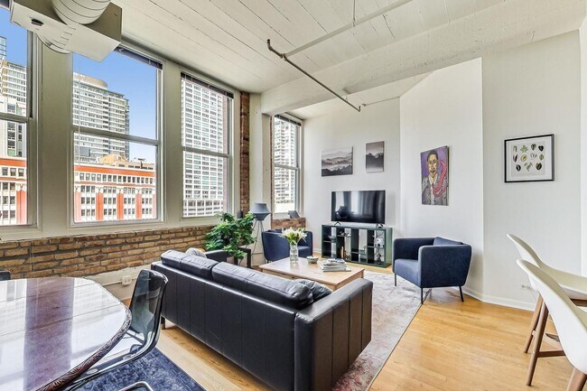 Building Photo - 124 W Polk St