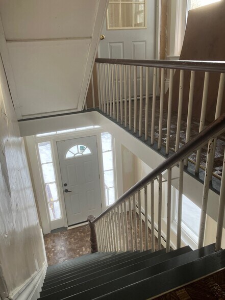 Front Entry - 186 Roxbury St