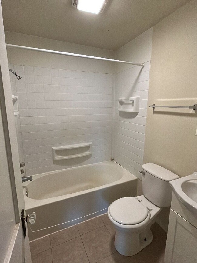 Building Photo - 2017 Elmwood Ave