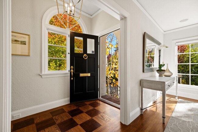 Building Photo - 105 Pepper Ave