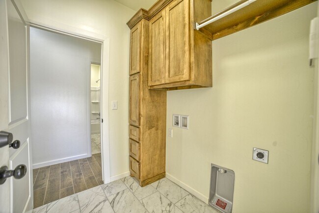 Building Photo - Brand New Home in Washington!