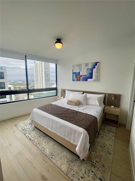 Building Photo - 225 N Miami Ave