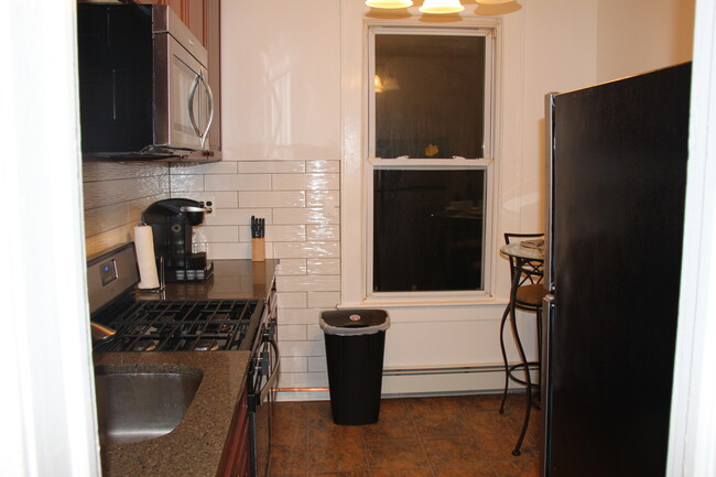 Building Photo - 143 Bleecker St