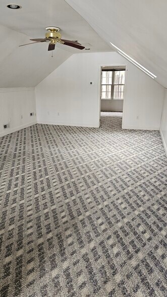 Building Photo - 100 Fox Run Ln