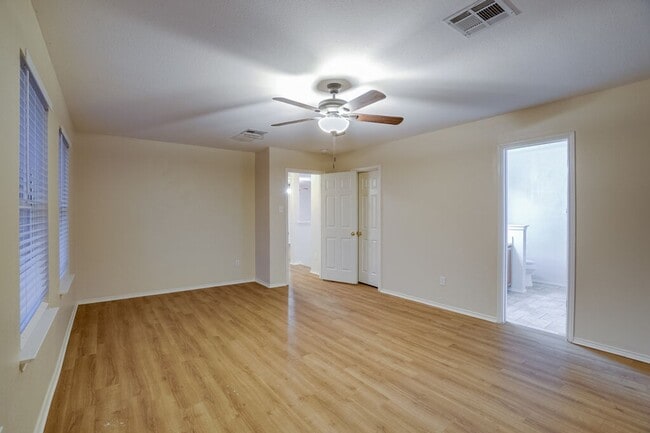 Building Photo - 201 Creek Ledge Dr