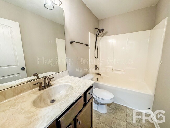 Building Photo - 200 Willow Pond Dr