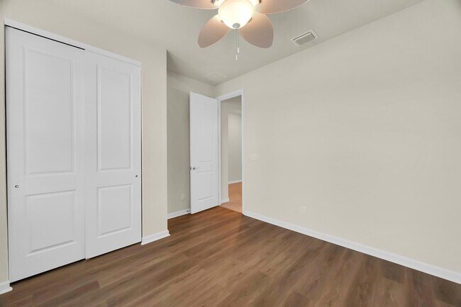 Building Photo - 680 SE Villandry Way