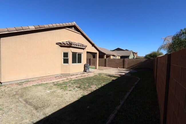 Building Photo - Remodeled 4 Bed 2 Bath Home.