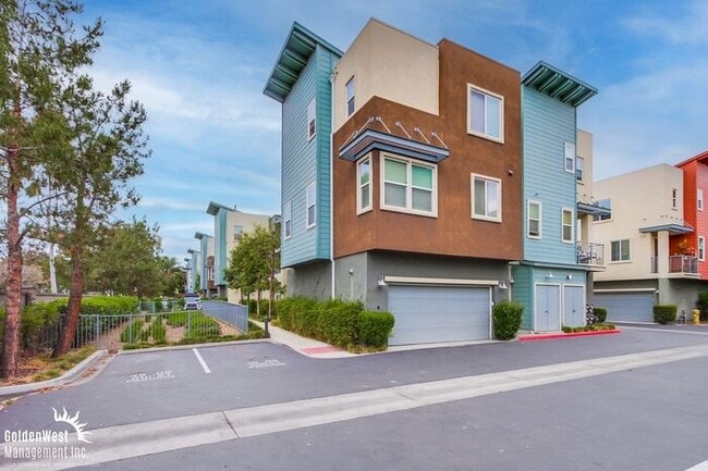 Building Photo - Stylish 3Bdm 4Ba Townhome with Chef’s Kitc...