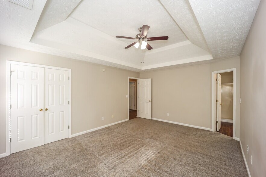 Building Photo - 275 Vaness Dr