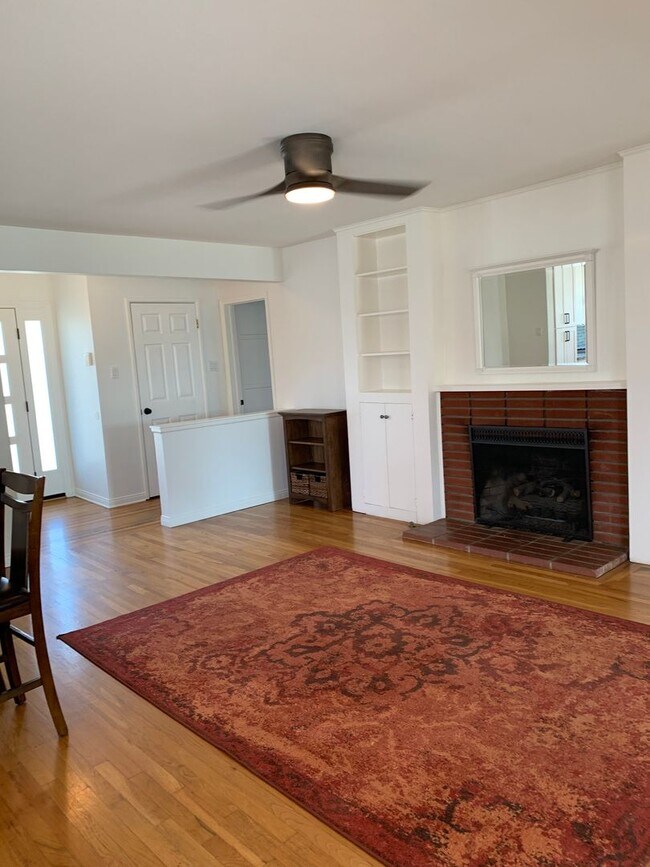 Building Photo - Spacious 3+3 Single Story Home w/ office -...