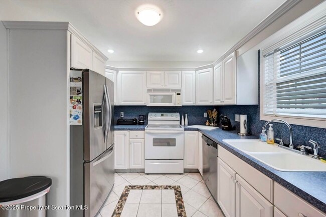 Building Photo - 11 Gilroy St