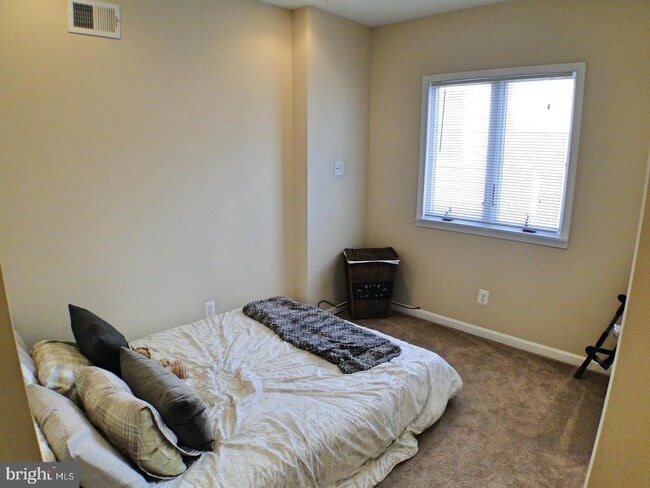 Building Photo - 2533 S Rosewood St