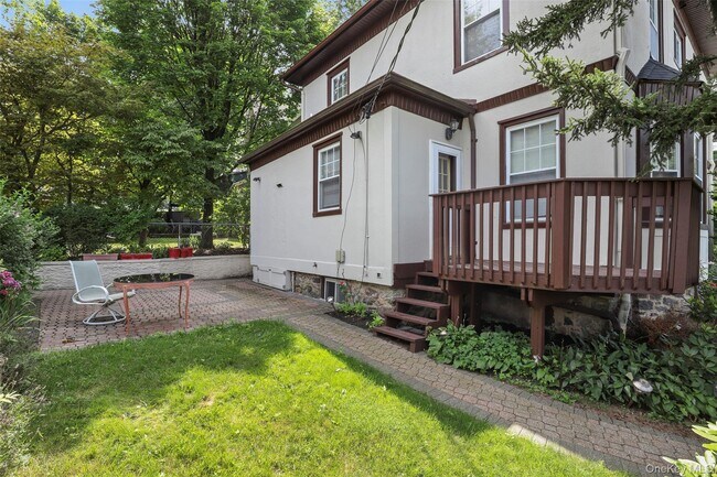 Building Photo - 135 Ashford Ave