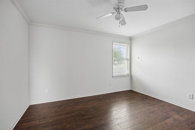 Building Photo - 320 S Mesa Verde Way